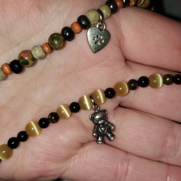 🧶2 adorable beaded bracelets with charms - Picture 3 of 3